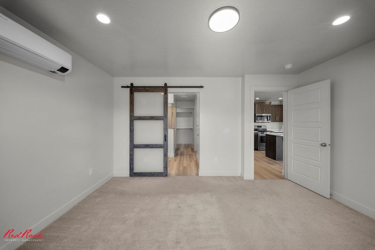 3183 E Sky Rim Way - Photo 3 of 31