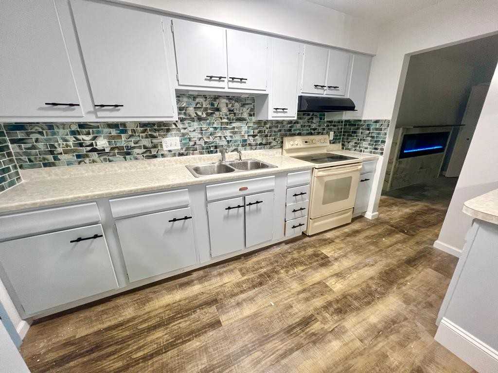 W 21st Ave #B - Photo 2 of 11