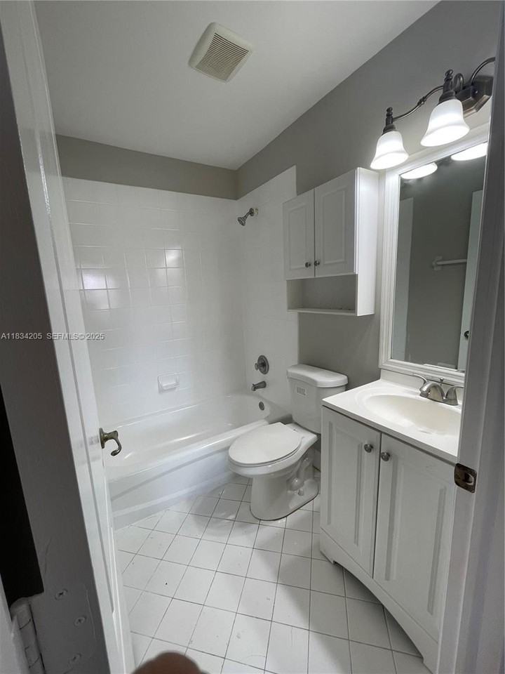 14124 Southwest 121st Place ##3 - Photo 4 of 18