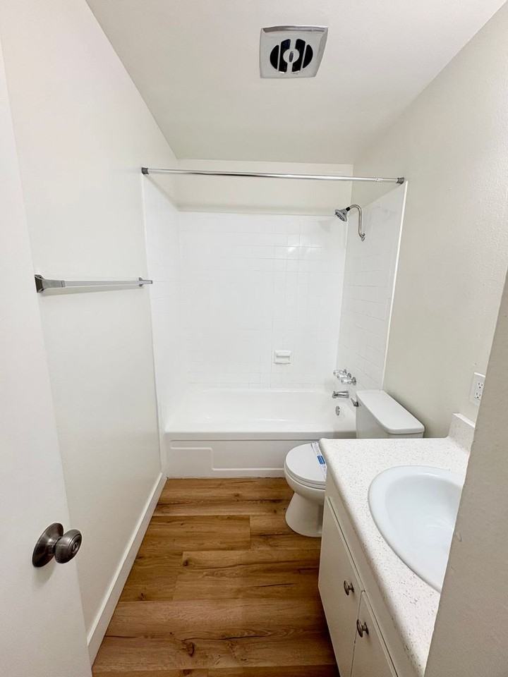 Townhome 2 bed 1.5 Bath in Anaheim - Photo 7 of 8