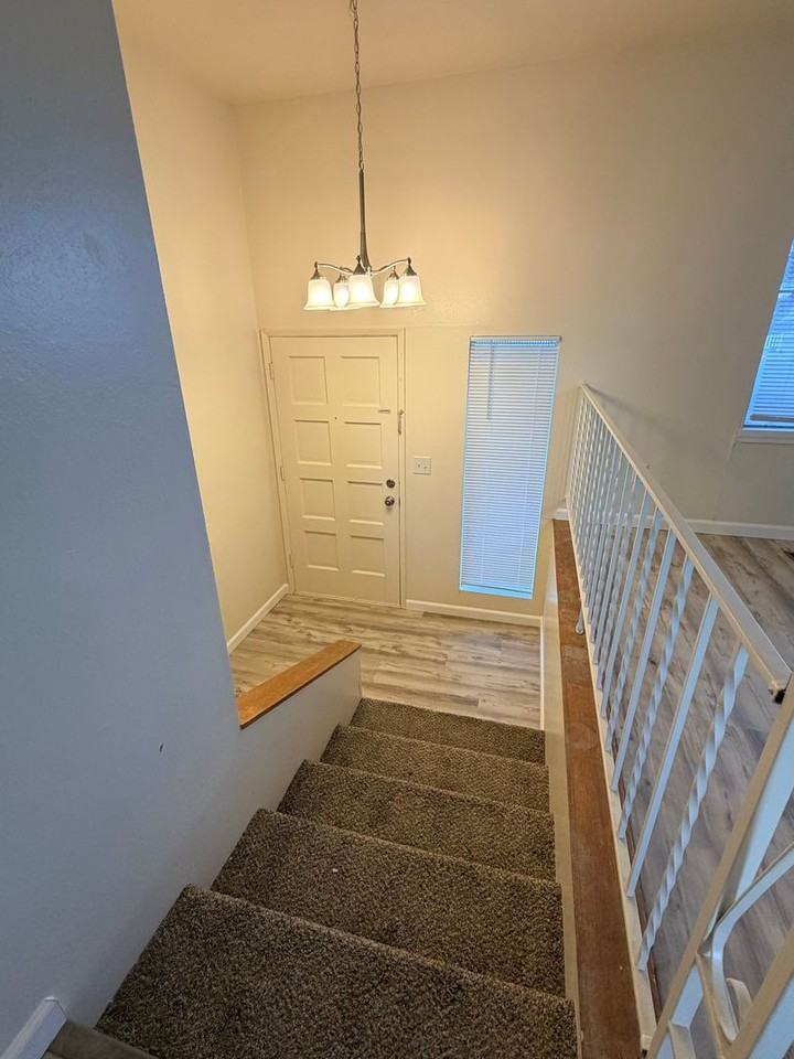 1322 N Baker Ave - Photo 3 of 16