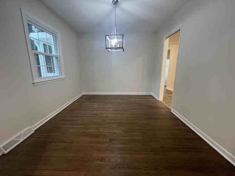 908 Lynbrook Dr - Photo 5 of 22