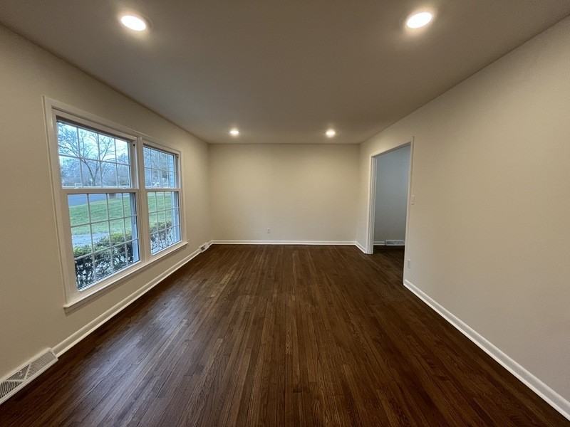 908 Lynbrook Dr - Photo 7 of 22