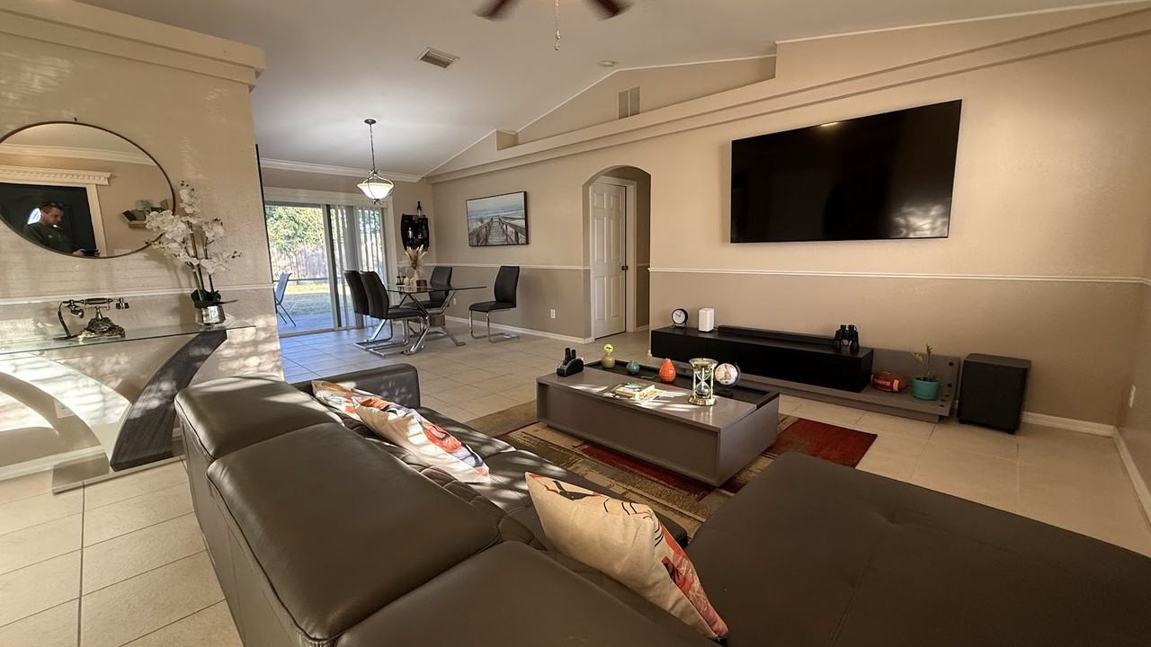 3647 Sw Ballweg St #1 - Photo 4 of 21