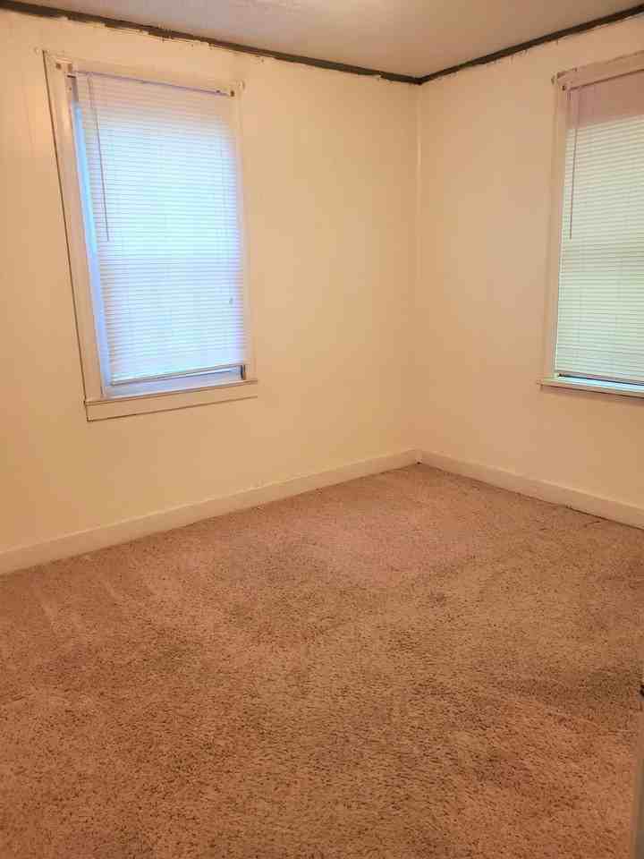 2033 Shirley Ave - Photo 5 of 6