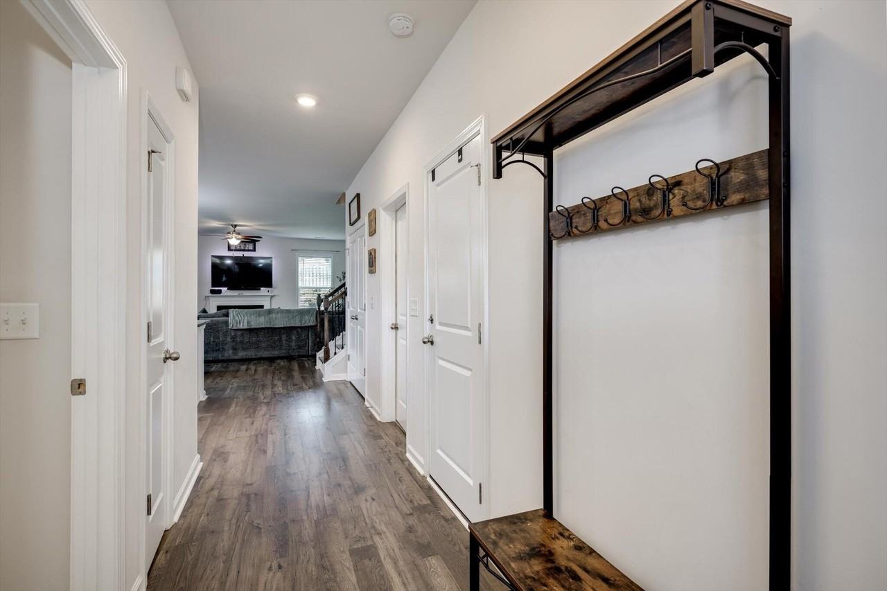 6383 Whirlaway Rd - Photo 3 of 32