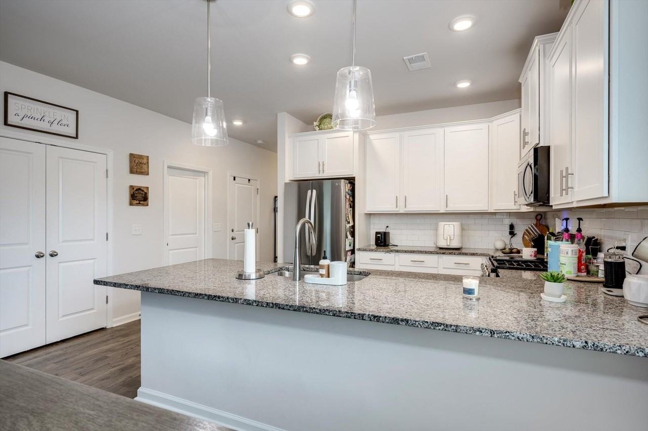 6383 Whirlaway Rd - Photo 7 of 32