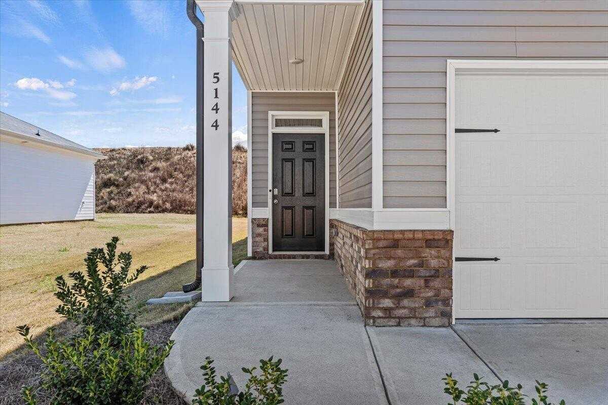 5144 Captain Dr - Photo 4 of 32