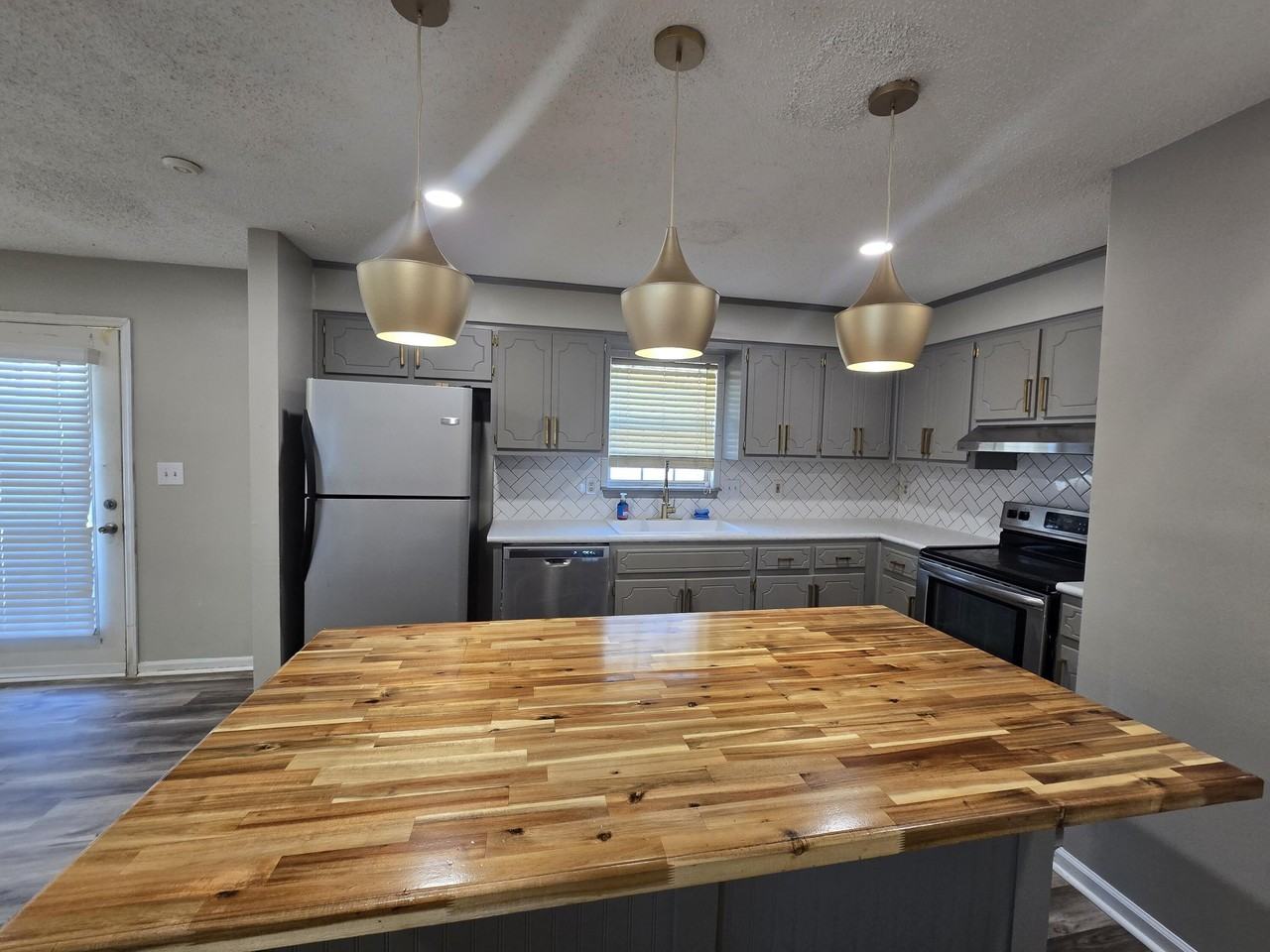 2721 Crosshaven Dr - Photo 2 of 14