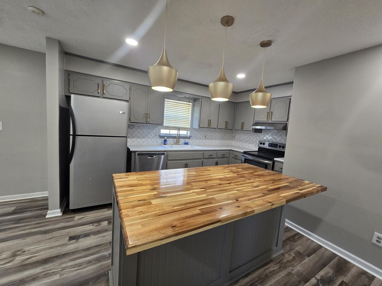 2721 Crosshaven Dr - Photo 3 of 14