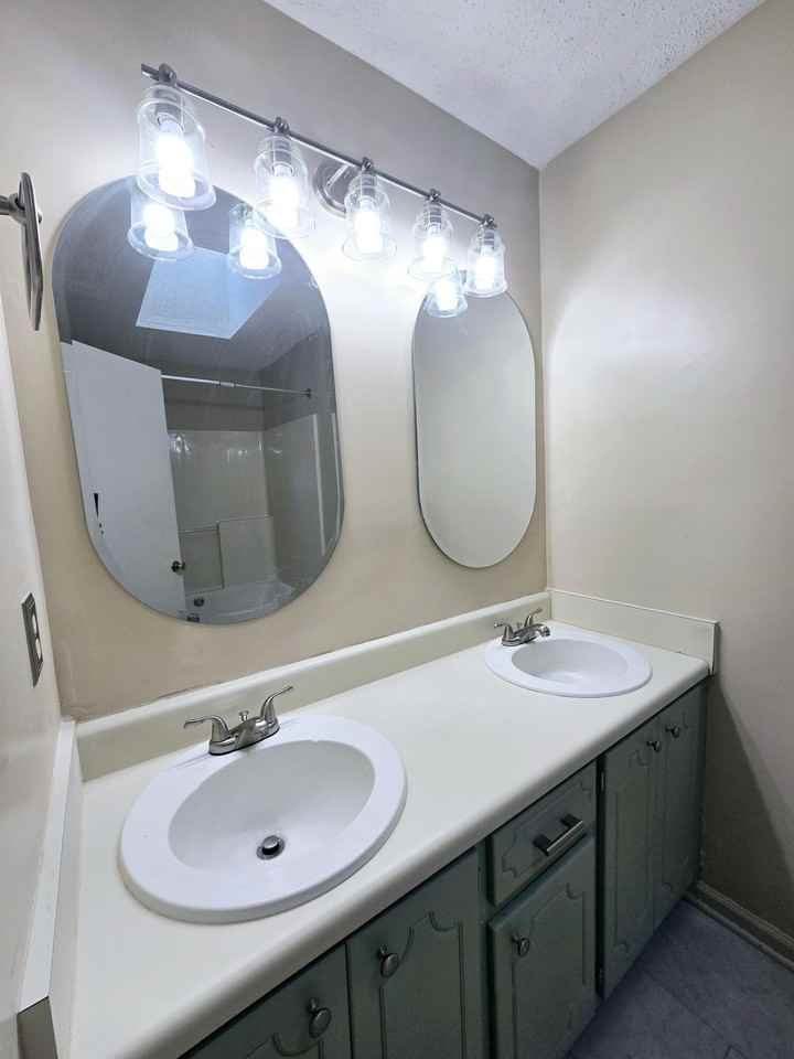 2721 Crosshaven Dr - Photo 7 of 14