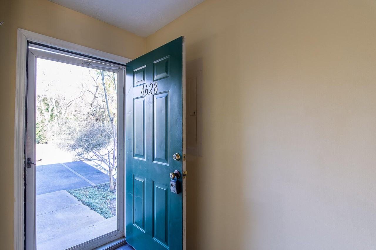 4628 Brookwood Ln - Photo 2 of 20