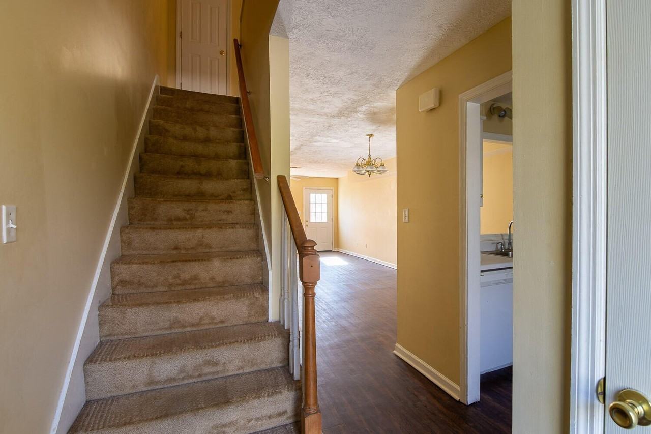 4628 Brookwood Ln - Photo 3 of 20