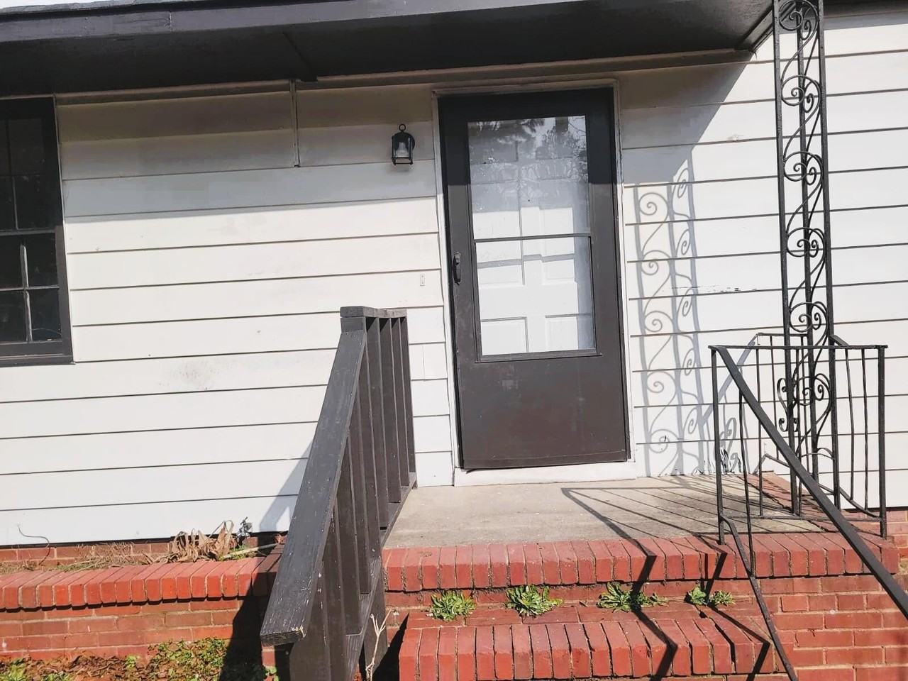 2545 Sheraton Dr - Photo 2 of 10