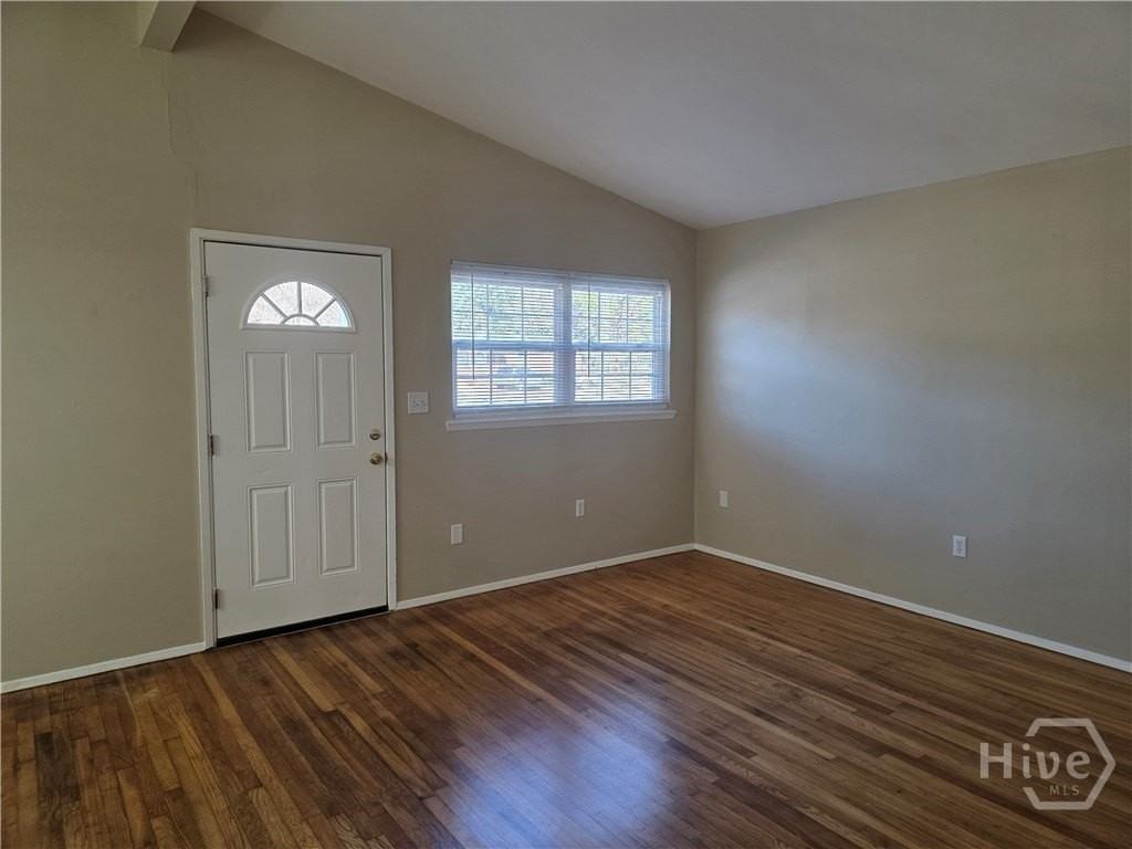 407 W 9th St - Photo 4 of 19