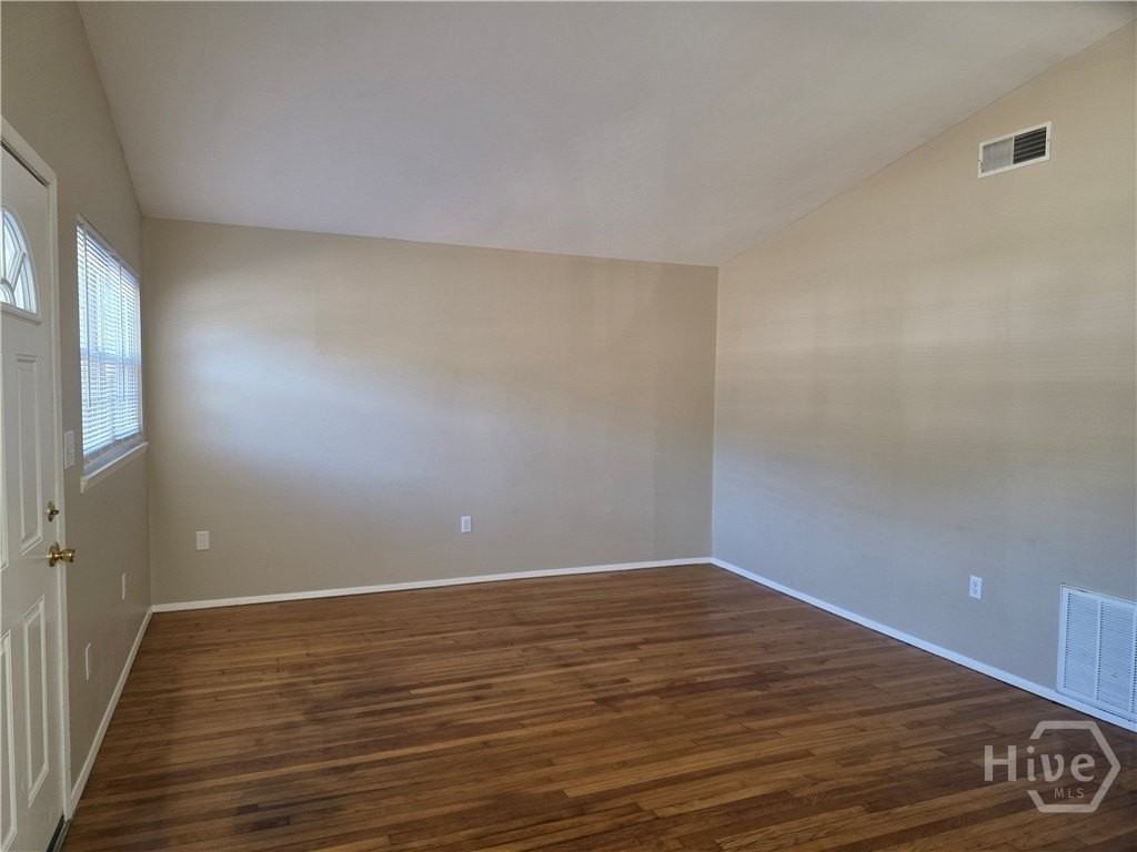 407 W 9th St - Photo 5 of 19