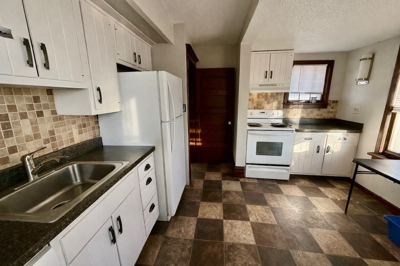 422 5th St Nw #1 - Photo 5 of 10