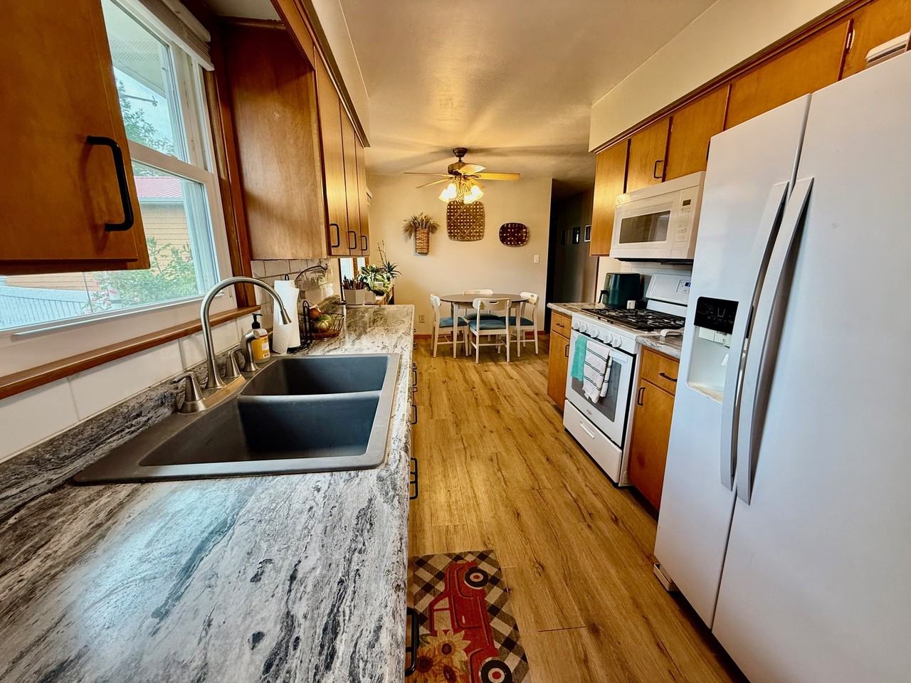 933 Greenfield Ave #1 - Photo 3 of 11