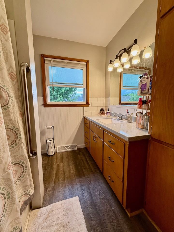 933 Greenfield Ave #1 - Photo 6 of 11