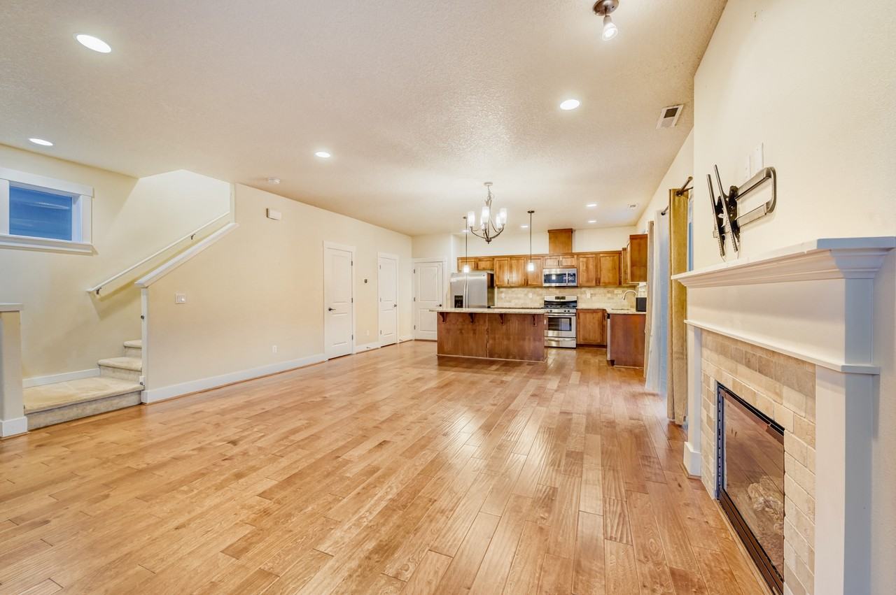 590 Sw 199th Ave #1 - Photo 5 of 41