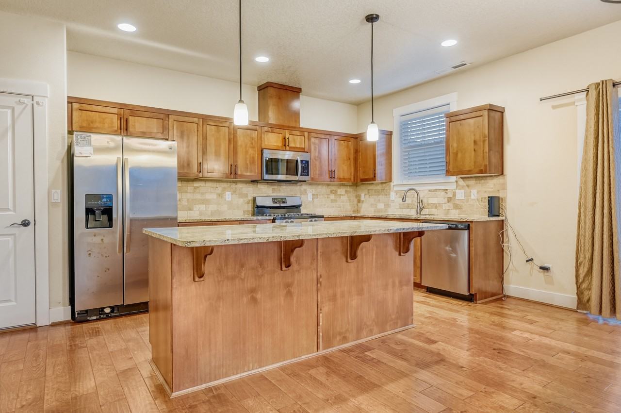 590 Sw 199th Ave #1 - Photo 7 of 41