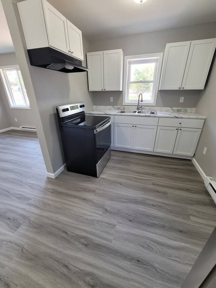 1301 Iowa Ave Se #D - Photo 2 of 5