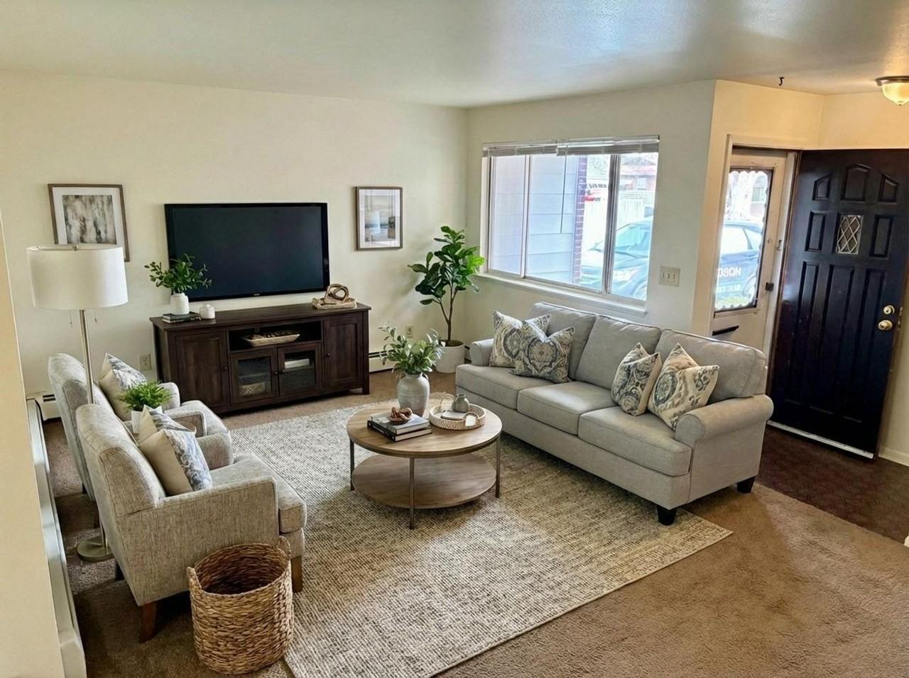 1201 Baker St - Photo 2 of 28