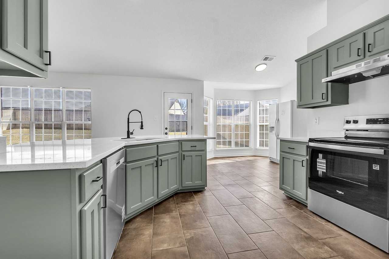 8334 Manhatten Dr #1 - Photo 4 of 10