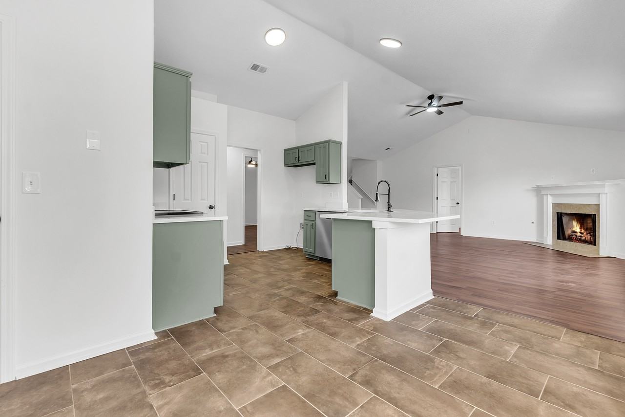 8334 Manhatten Dr #1 - Photo 5 of 10