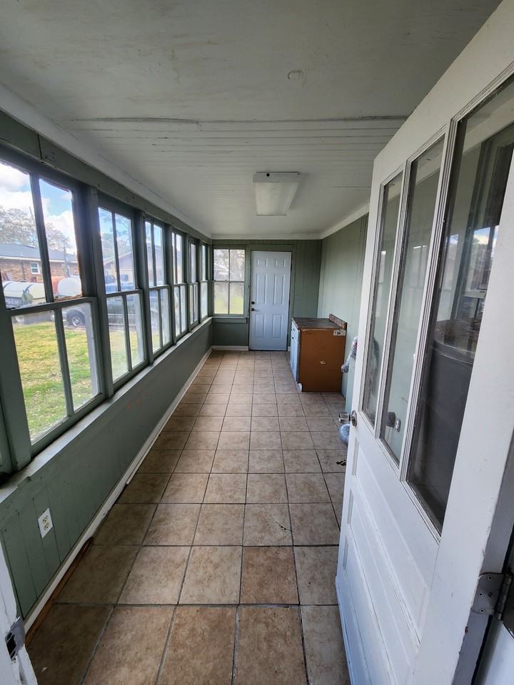 517 Lasalle St #1 - Photo 7 of 10