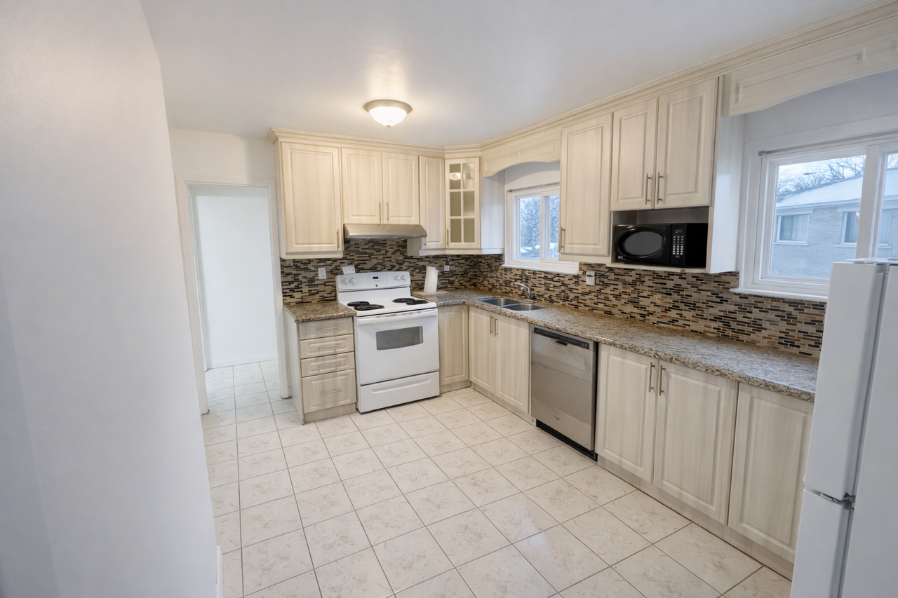 29 Duntroon Cres #1 - Photo 2 of 11