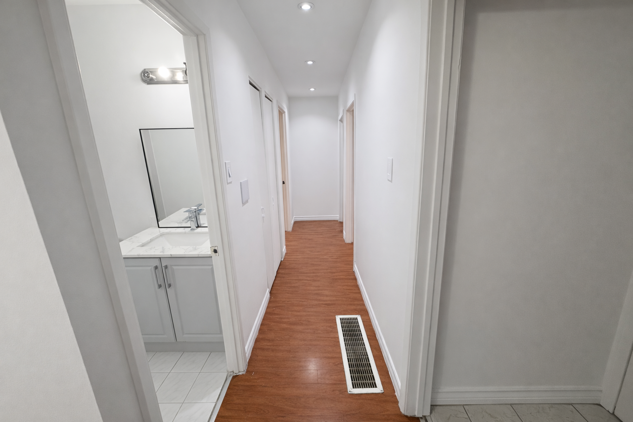 29 Duntroon Cres #1 - Photo 6 of 11