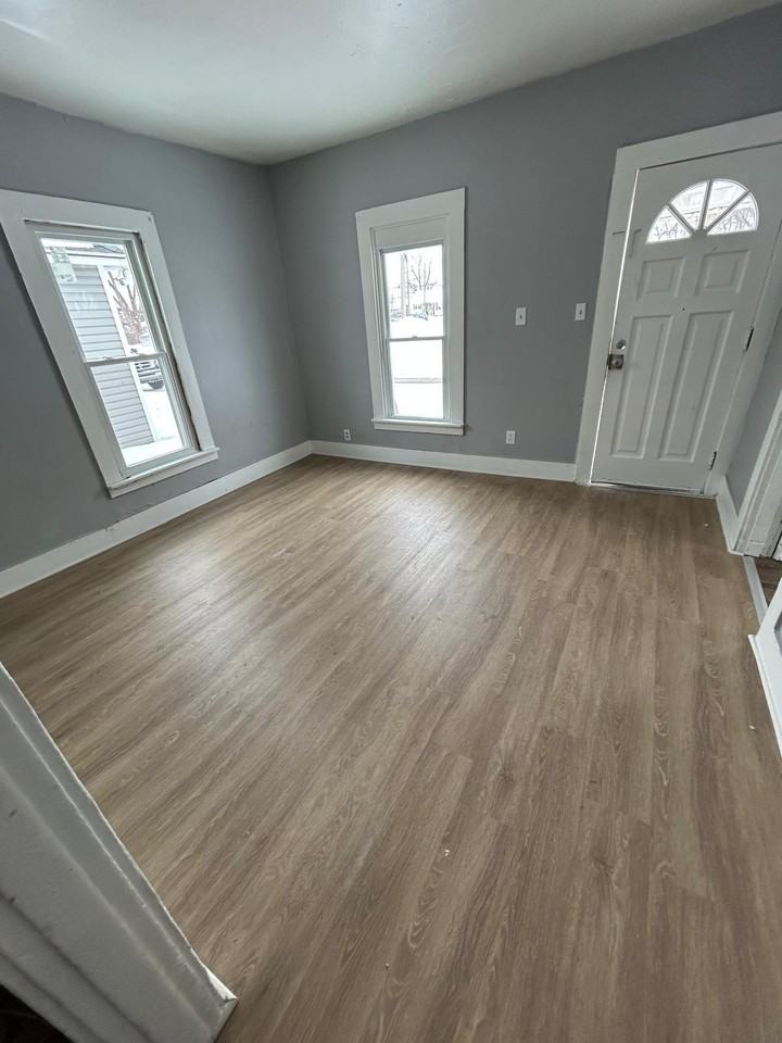 319 Commercial St #1 - Photo 3 of 10