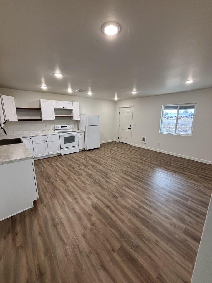 1723 Grizzly Ave #1 - Photo 2 of 7