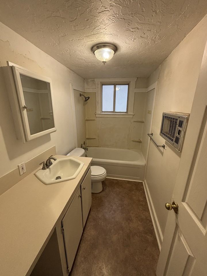 187 6th St #1 - Photo 2 of 4