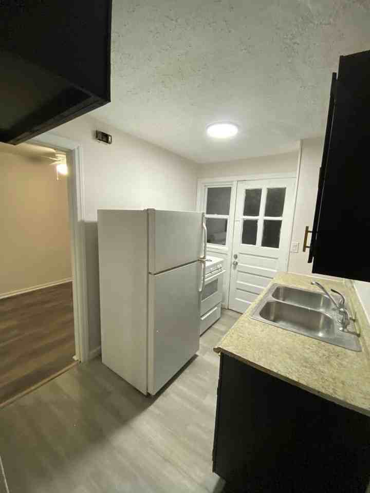 1523 Babbitt Rd #1 - Photo 4 of 18