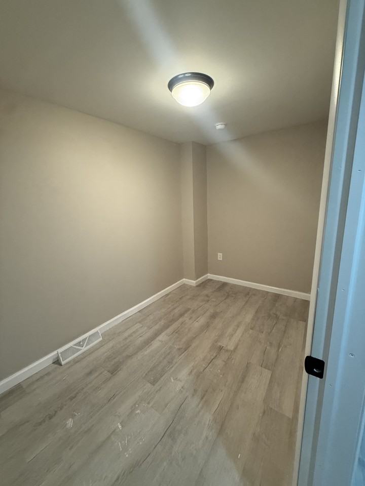 733 Mcilvain St #1 - Photo 5 of 10