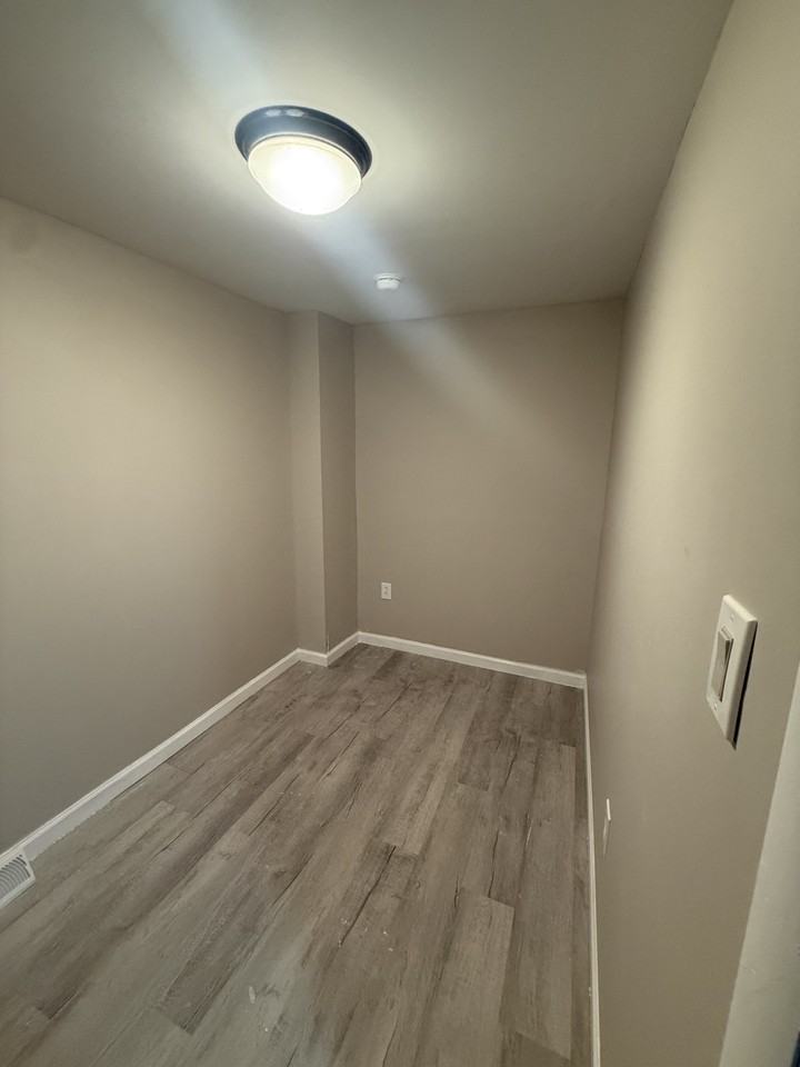 733 Mcilvain St #1 - Photo 6 of 10