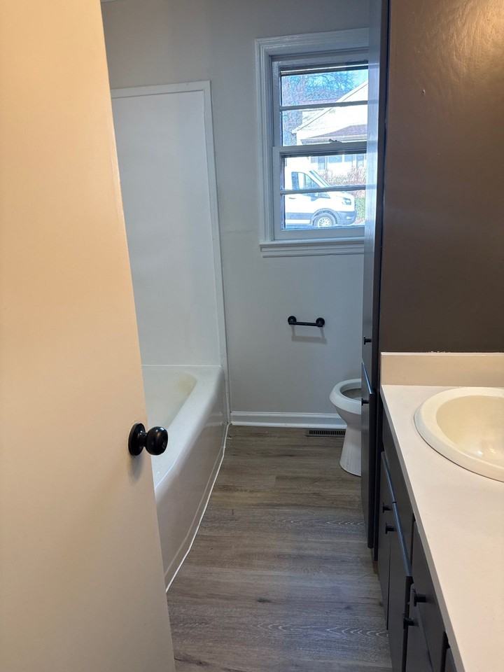 414 20th St Sw #1 - Photo 5 of 8