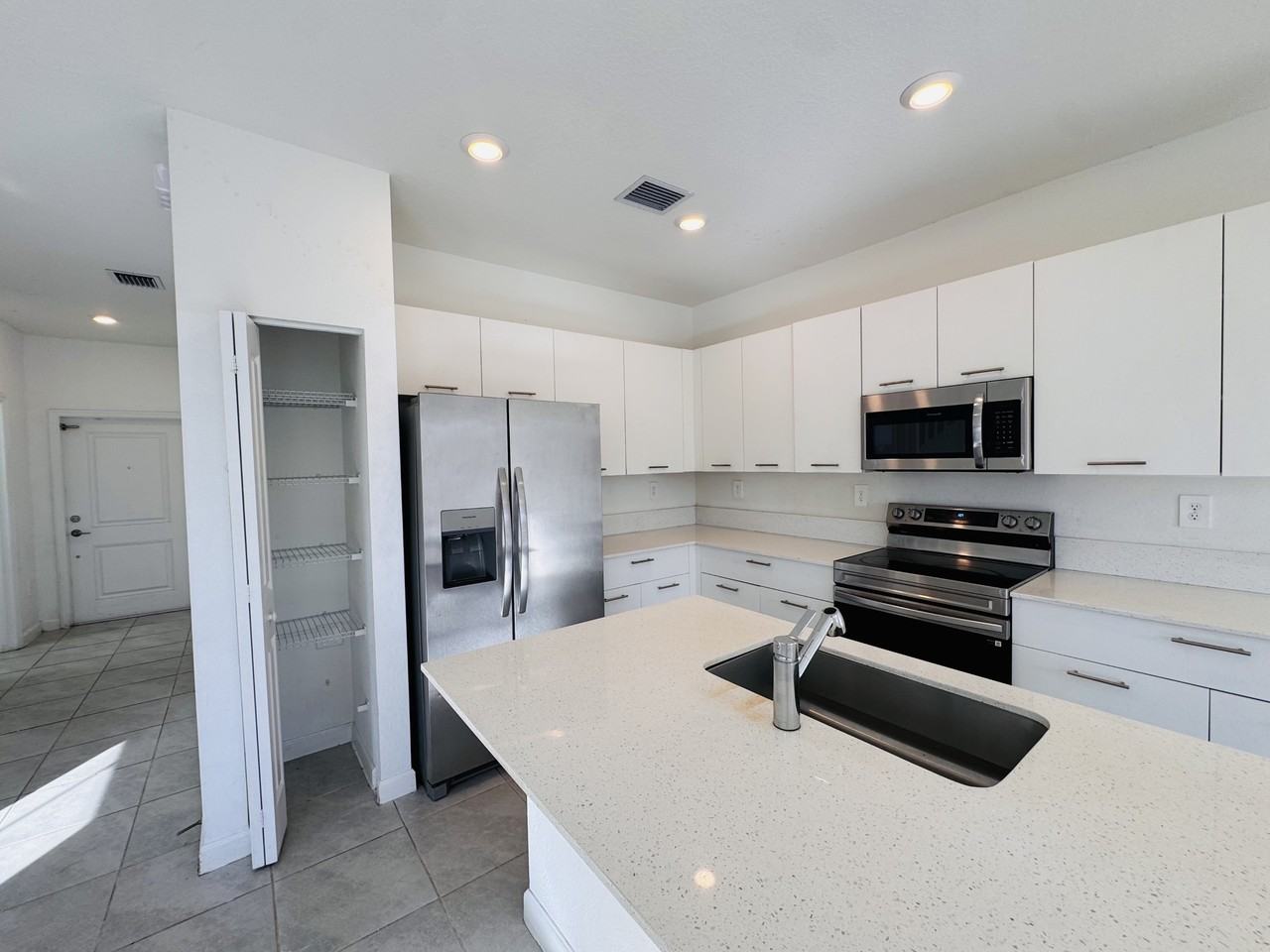 2437 - Photo 7 of 50