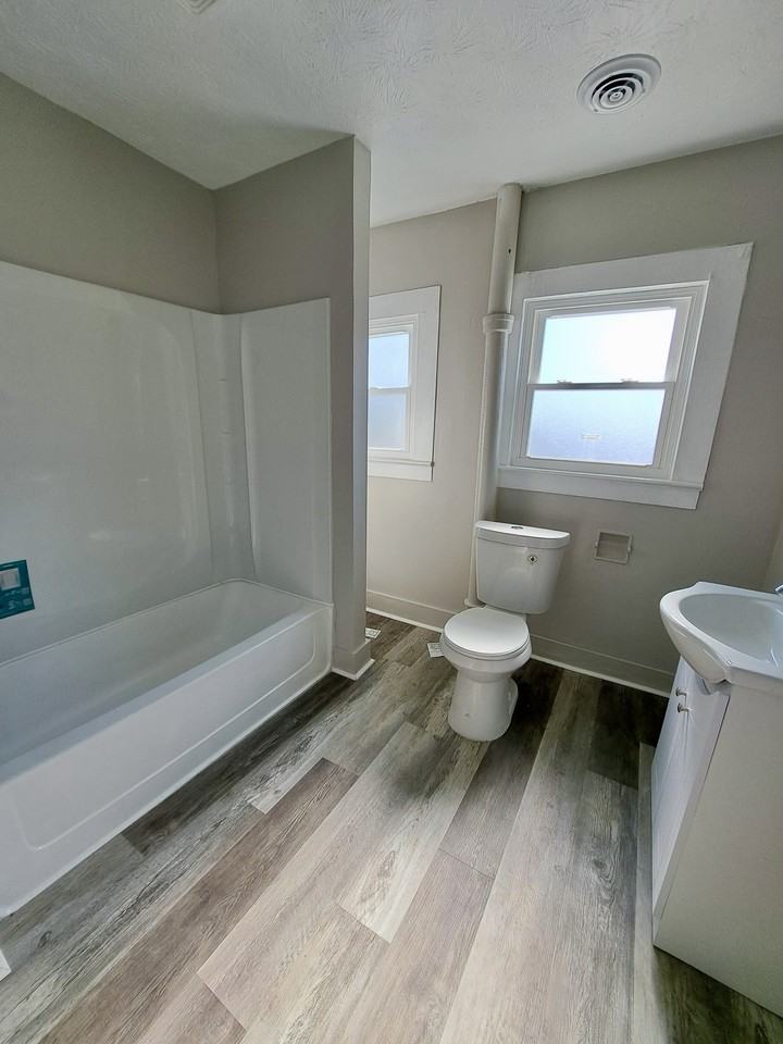 523 Wood St #523 - Photo 3 of 8