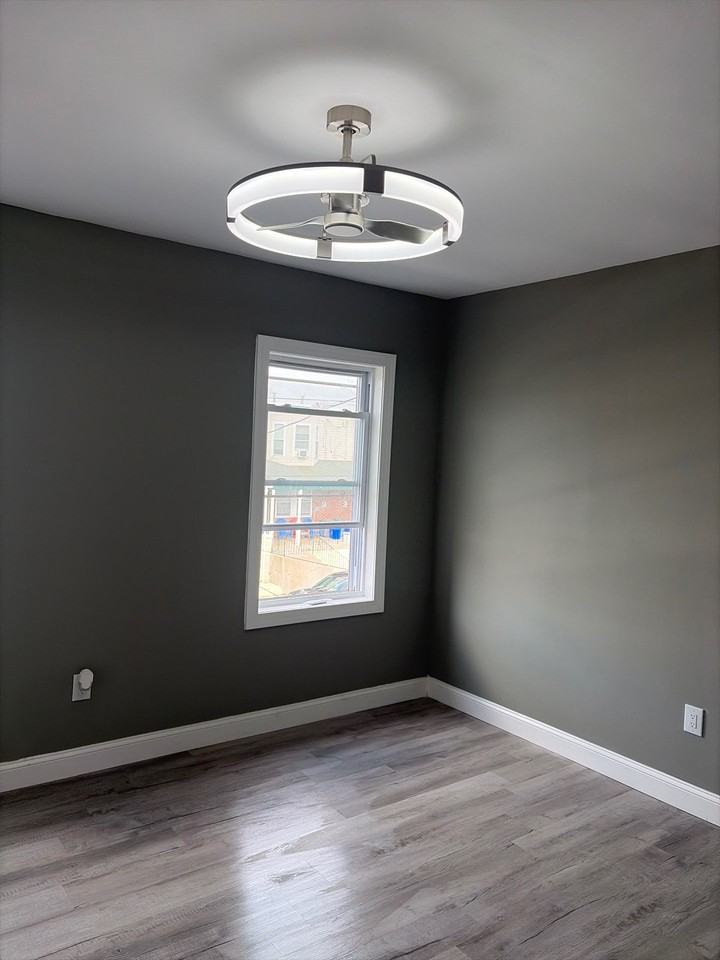 6022 Pine St #2 - Photo 4 of 13