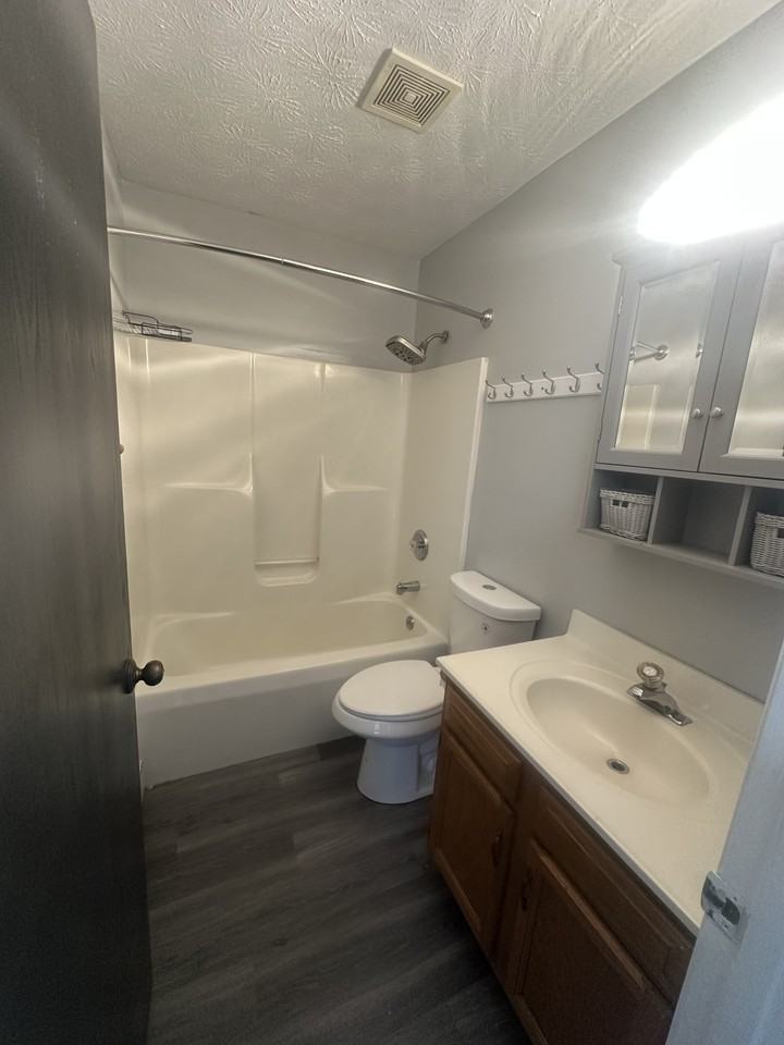 1480 Wayne St #D - Photo 5 of 9