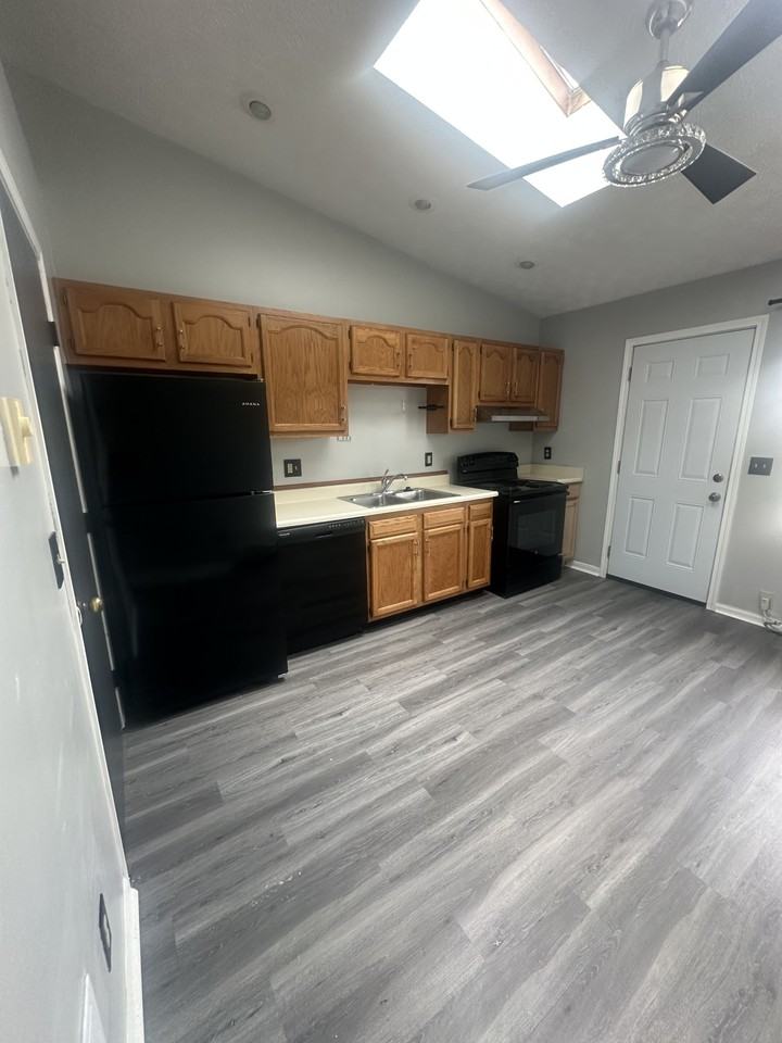 1480 Wayne St #D - Photo 6 of 9