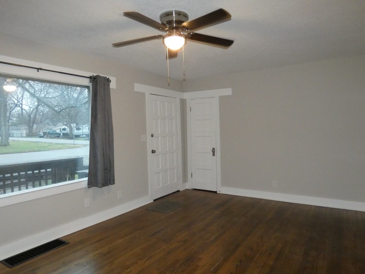 4721 Ne 47th Ter - Photo 2 of 15