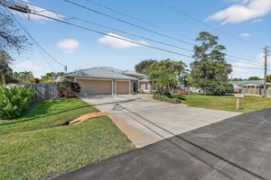 featured image of 3221 Se Quay St #1