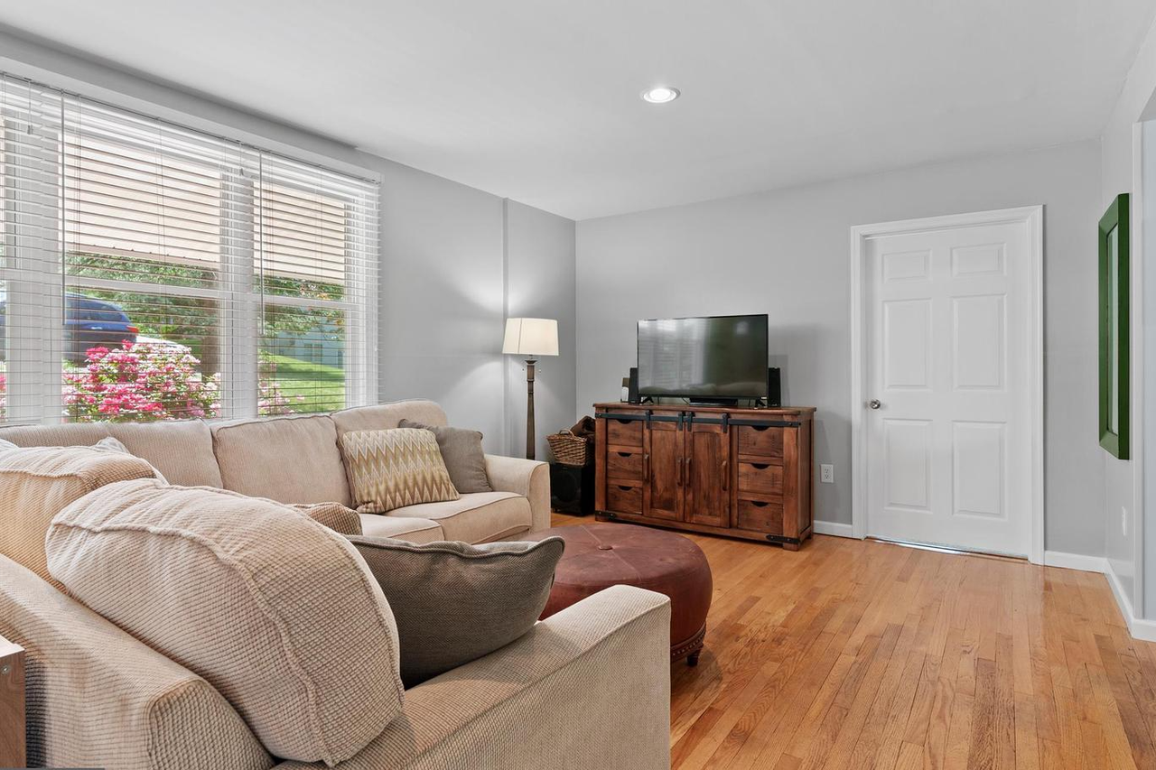 310 4th Ave #1 - Photo 3 of 18