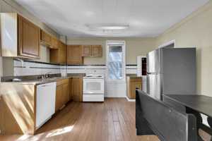 featured image of 356 Stewart St #1