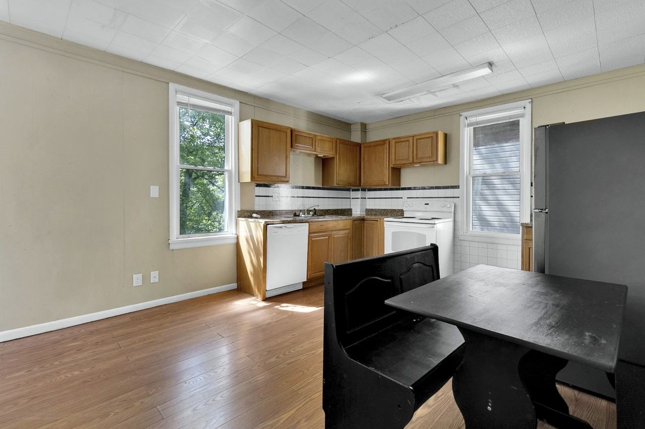 356 Stewart St #1 - Photo 2 of 14