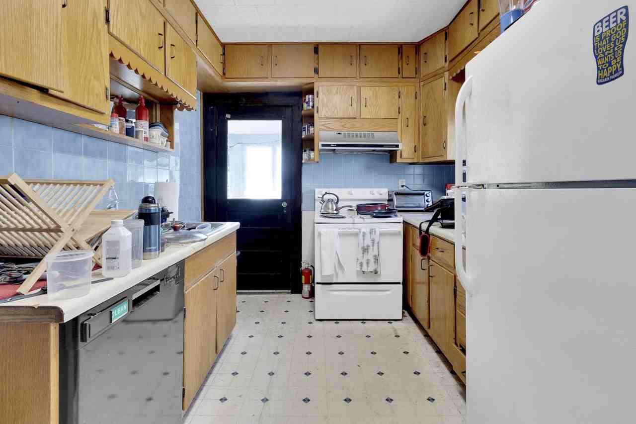 344 Stewart St #1 - Photo 3 of 18